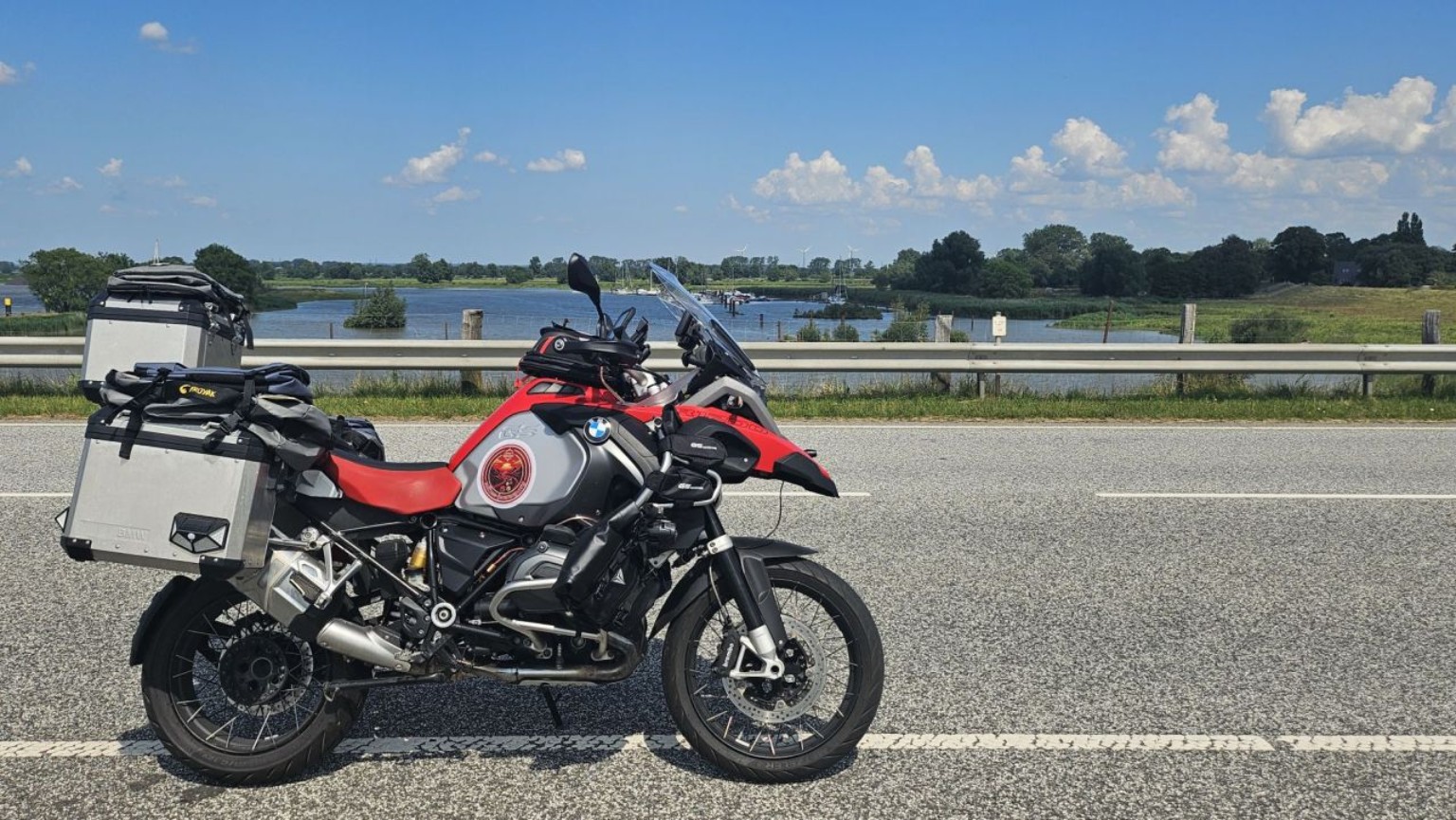 BMW R 1200 GS Adventure auf einer Reise durch Europa